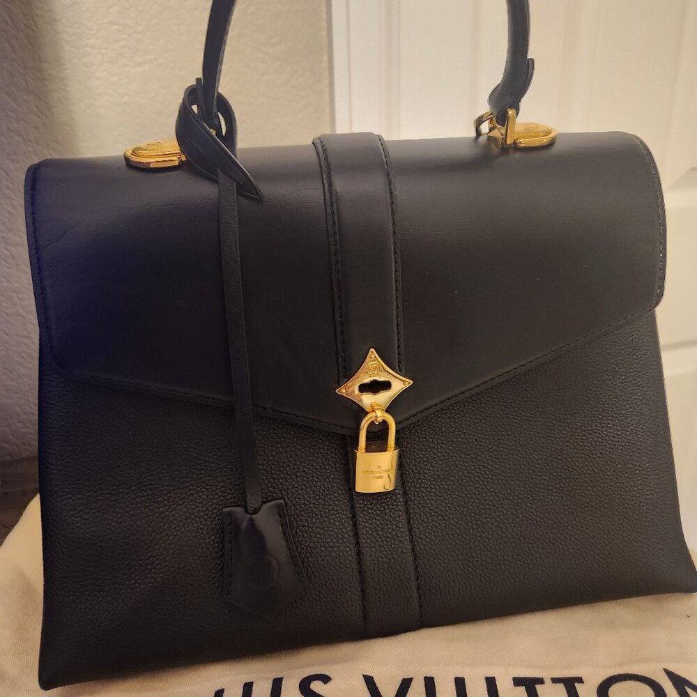 Louis Vuitton Rose Des Vents MM Grained Smooth Calfskin Black Leather Bag